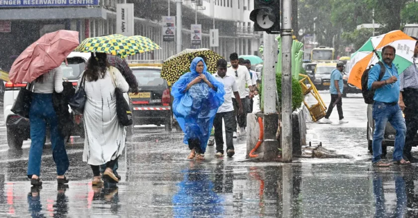 मध्य प्रदेश में बारिश का कहर: बिजली गिरने से 2 की मौत, 2 नदी में बहे, 50 जिलों में भारी बारिश का अलर्ट