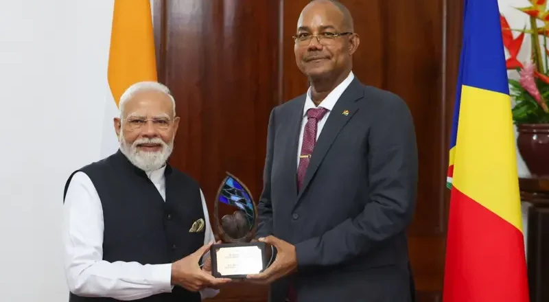 PM मोदी को सेशल्स का सर्वोच्च नागरिक सम्मान, ‘गार्डियन ऑफ़ द ब्लू होराइज़न’ से किया गया सम्मानित