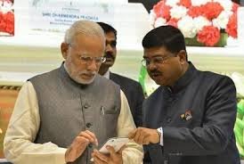 पीएम मोदी की धर्मेंद्र प्रधान को जन्मदिन की बधाई पर छिड़ा सियासी विवाद, NEET पेपर लीक को लेकर विपक्ष ने साधा निशाना