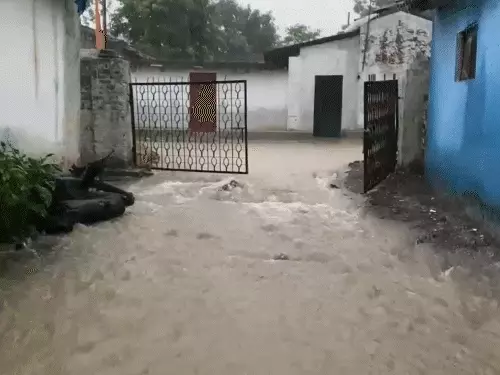 देशभर में बारिश का कहर: छत्तीसगढ़ में 93 साल का रिकॉर्ड टूटा, यूपी के सभी 75 जिलों में अलर्ट, अरुणाचल के 35 गांवों में भूस्खलन