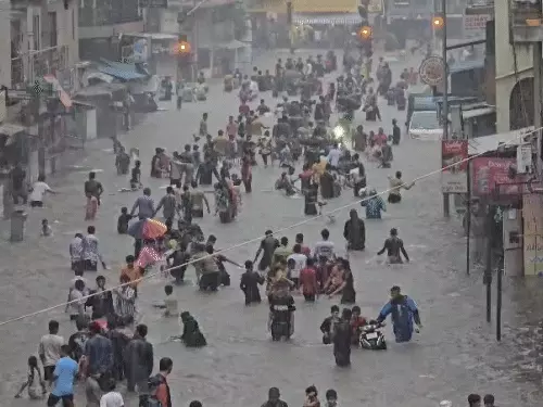 सूरत में 85 साल का बारिश का रिकॉर्ड टूटा, पुणे में इमारत गिरी, जबलपुर में 5 मंजिला बिल्डिंग ढही, कई राज्यों में भारी बारिश का कहर