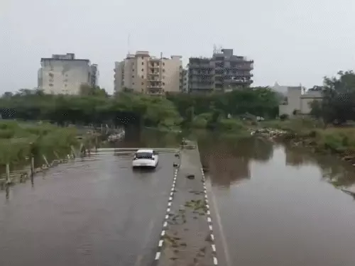 दिल्ली में बारिश का कहर: सड़कें बनीं तालाब, उत्तराखंड में लैंडस्लाइड से 1000 यात्री फंसे, यूपी-बिहार में 13 की मौत