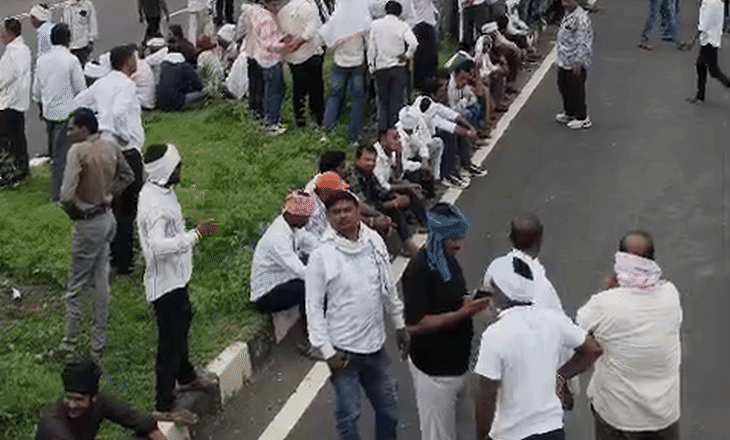 हरदा में किसानों का बड़ा आंदोलन: 5000 किसानों ने इंदौर-नागपुर नेशनल हाईवे जाम किया, MSP पर 100% मूंग खरीदी की मांग