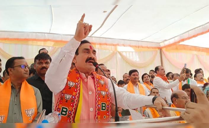 दतिया उपचुनाव 2026: नरोत्तम मिश्रा का टिकट कटते ही बवाल, समर्थकों की हिंसा में SP समेत 8 पुलिसकर्मी घायल, जिले में धारा 163 लागू