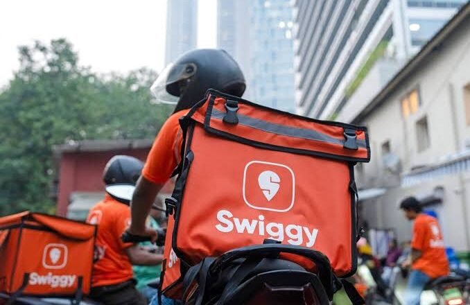 Swiggy Instamart पर FSSAI का बड़ा एक्शन: सड़े अंडे, खराब दूध और एक्सपायरी फूड डिलीवरी पर 9 नोटिस जारी