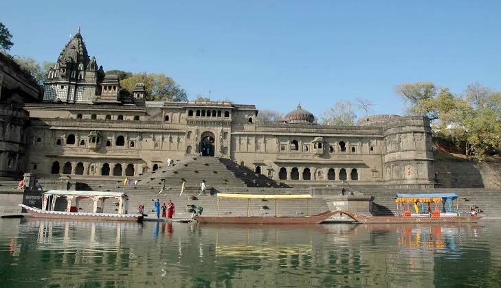 सीएम के आसपास मंडराते रहे कांग्रेस विधायक, साउथ में बढ़ा ‘मामा’ का क्रेज, चिट्ठी कांड के बाद बदले-बदले दिखे कैलाश विजयवर्गीय