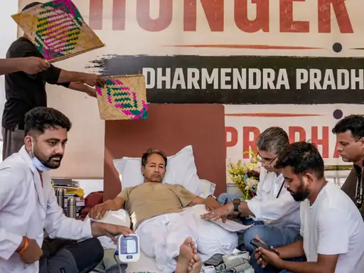 सोनम वांगचुक के अनशन पर दिल्ली हाईकोर्ट सख्त, केंद्र और दिल्ली सरकार से मांगा जवाब; 18 दिन की भूख हड़ताल से बिगड़ी तबीयत